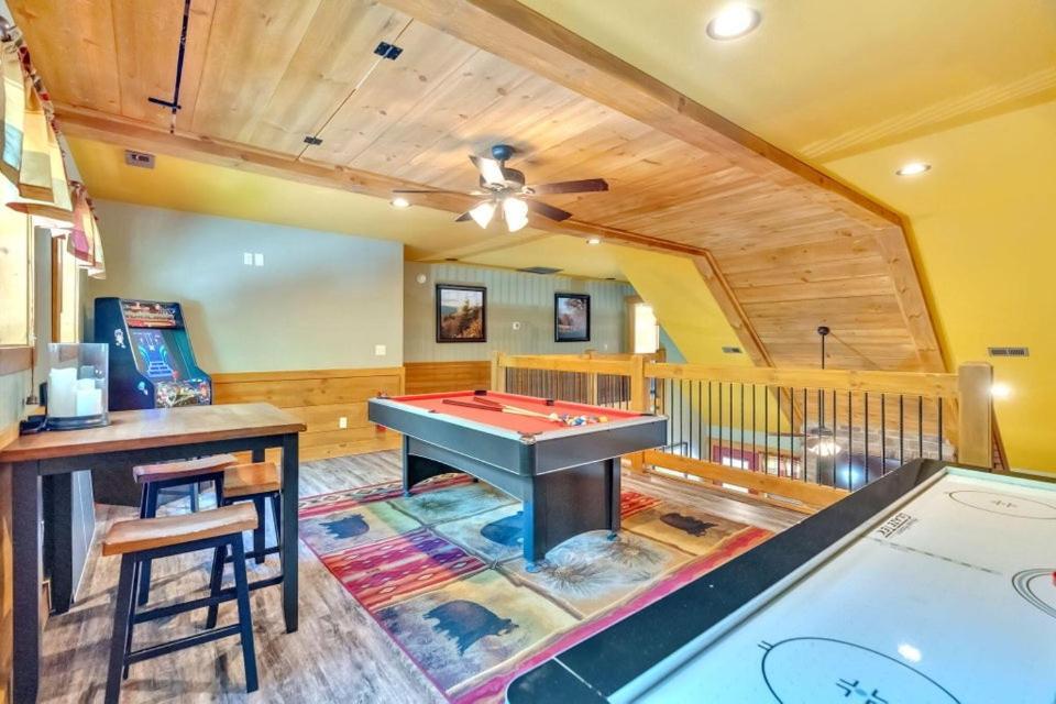 Splash Mountain Lodge By Eden Crest Gatlinburg Esterno foto